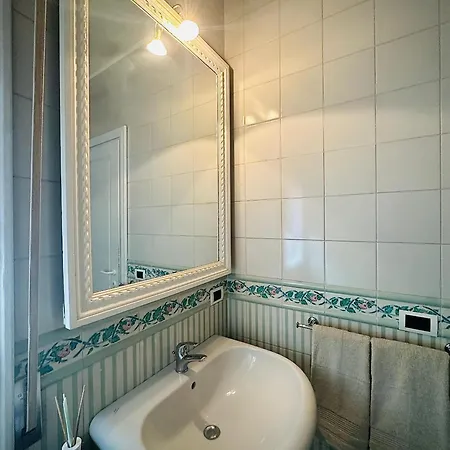 Elegant 2 Bedroom With Balcony At By Rentopolis La Spezia